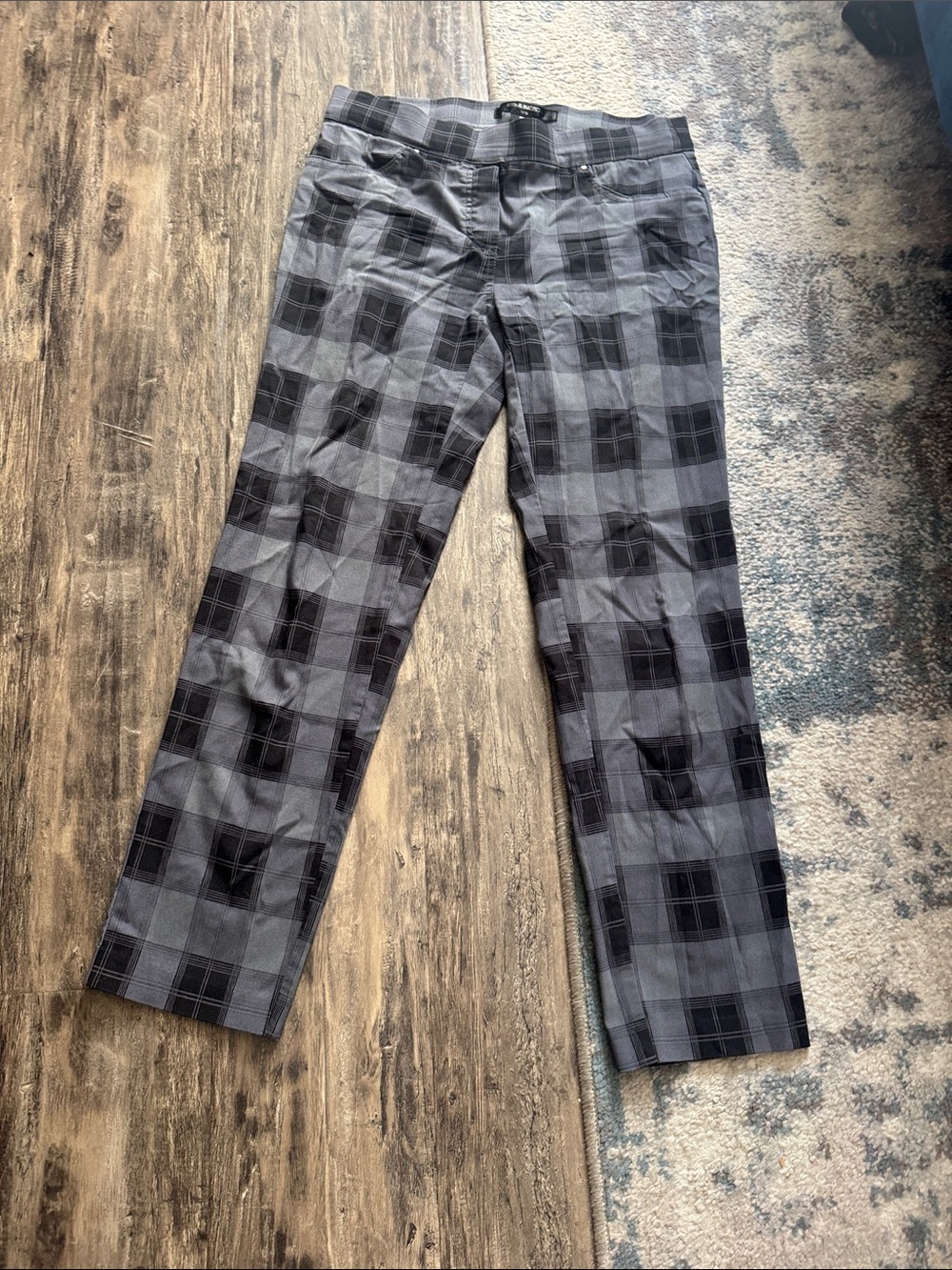 89th & Madison Gray Black Plaid Trousers